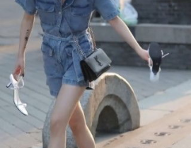 美女光脚走路,探寻美女光脚走路的独特魅力